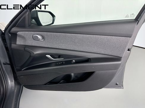 Certified 2024 Hyundai Elantra Limited FWD image 37