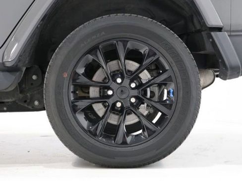 Used 2023 Jeep Wrangler Unlimited Sahara w/ Cold Weather Group AWD/4WD image 7