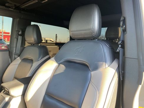 Used 2023 Ford Bronco Wildtrak image 11