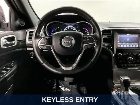 Used 2020 Jeep Grand Cherokee Laredo AWD/4WD image 11