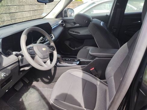 Used 2025 Chevrolet TrailBlazer LT AWD/4WD image 4