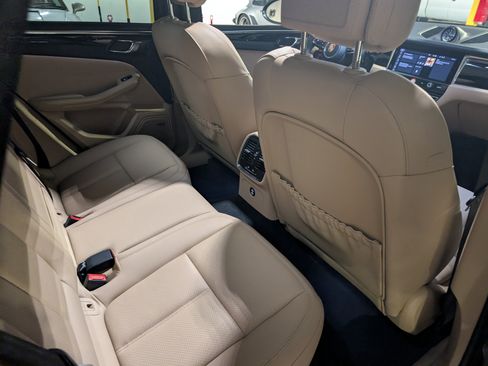 Used 2025 Porsche Macan image 23