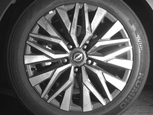 Used 2025 Nissan Altima 2.5 SV image 12