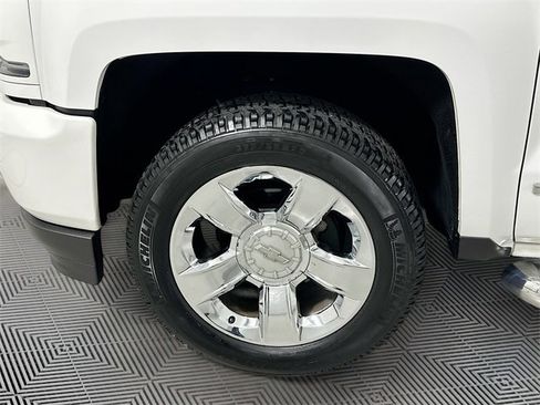 Used 2017 Chevrolet Silverado 1500 LTZ Z71 image 28