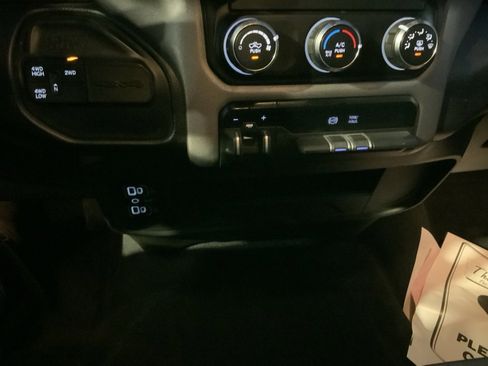 Used 2024 RAM 3500 Big Horn image 24