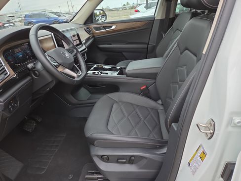 Certified 2025 Volkswagen Atlas SE image 5