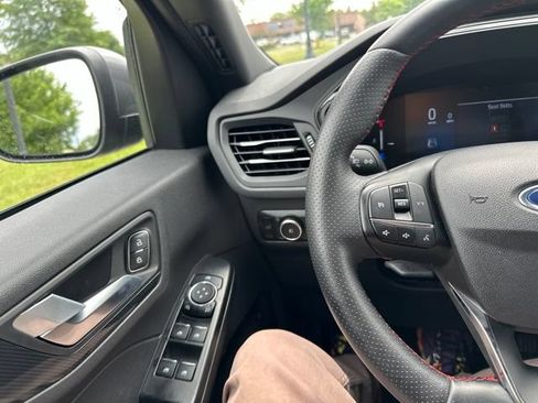 Used 2025 Ford Escape ST-Line Select AWD/4WD image 41