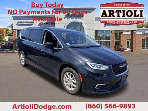 Used 2023 Chrysler Pacifica Touring-L FWD image 1