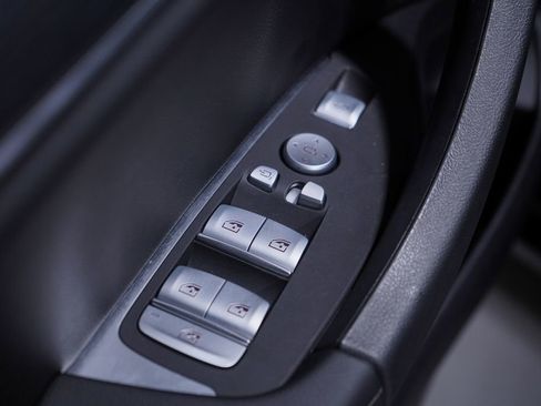 Used 2025 BMW X4 xDrive30i w/ Premium Package image 17