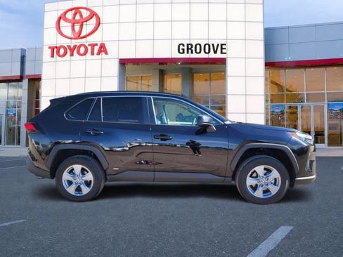 Used 2025 Toyota RAV4 LE AWD/4WD image 7