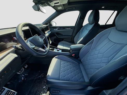 New 2026 Volkswagen Tiguan SEL R-Line image 17