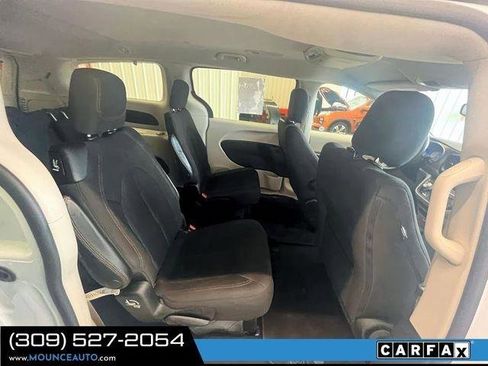 Used 2017 Chrysler Pacifica LX FWD image 8