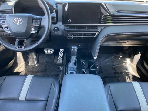 Used 2025 Toyota Camry SE FWD image 11