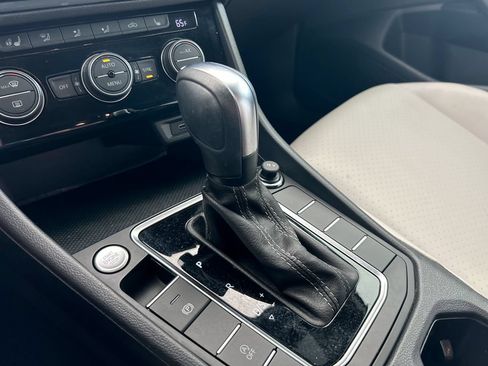 Certified 2021 Volkswagen Jetta R-Line w/ R-Line Cold Weather Package FWD image 30