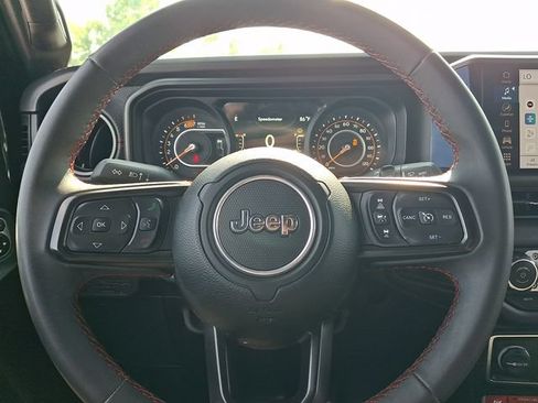 Used 2024 Jeep Wrangler Unlimited Rubicon AWD/4WD image 17