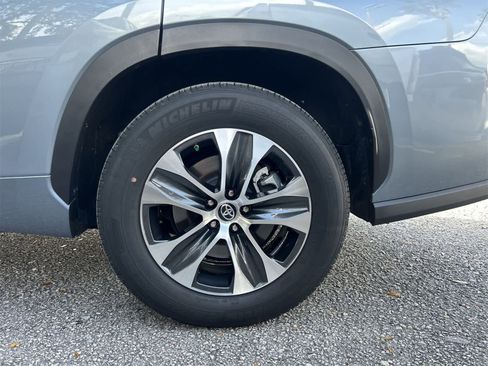 Used 2023 Toyota Highlander L image 8