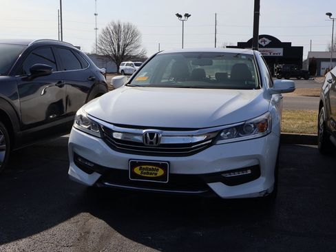 Used 2017 Honda Accord EX-L image 11