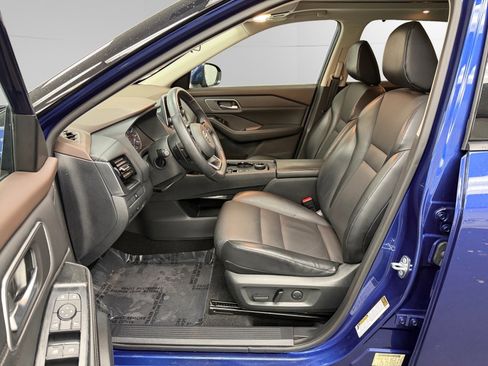 Used 2021 Nissan Rogue SV w/ Premium Package image 9