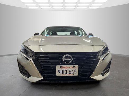 Used 2024 Nissan Altima 2.5 SV FWD image 2