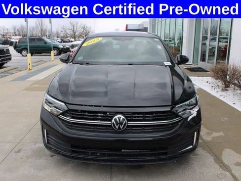 Used 2023 Volkswagen Jetta Sport image 2