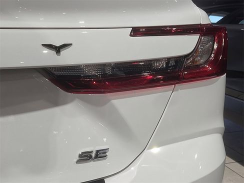 Certified 2025 Toyota Camry SE image 10