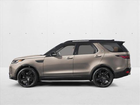 New 2025 Land Rover Discovery S image 3