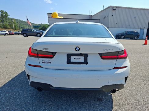 Used 2022 BMW 330i xDrive Sedan w/ M Sport Package image 9
