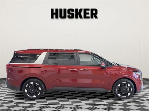 Used 2025 Kia Carnival EX image 2