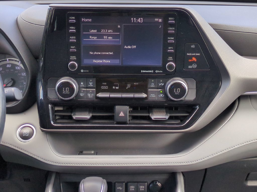Used 2020 Toyota Highlander LE FWD image 16