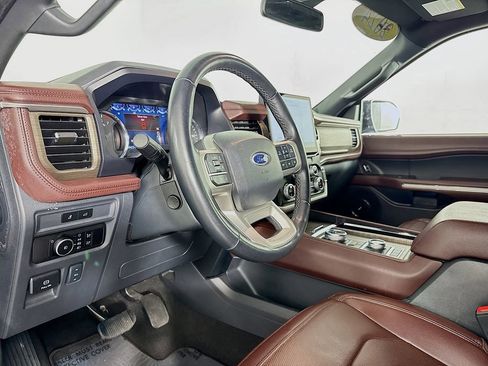 Used 2024 Ford Expedition Limited image 12