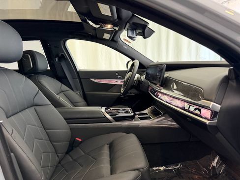 Used 2024 BMW 760i xDrive w/ Premium Package 2 AWD/4WD image 16