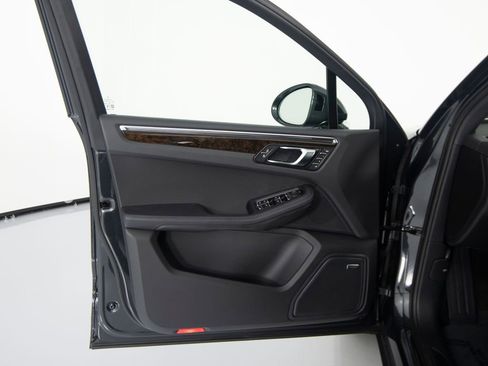 New 2026 Porsche Macan AWD/4WD image 18