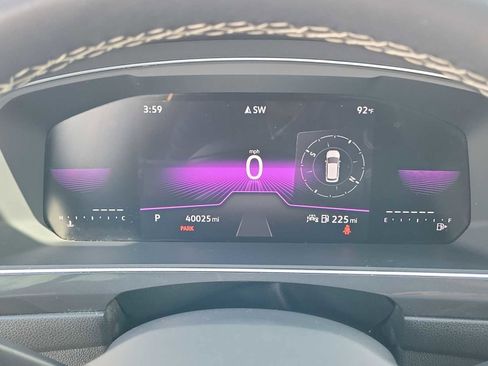 Used 2023 Volkswagen Tiguan SE R-Line image 25