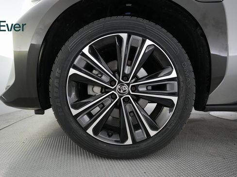 Used 2023 Toyota bZ4X Limited image 17