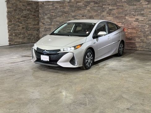 Used 2022 Toyota Prius Prime XLE image 5