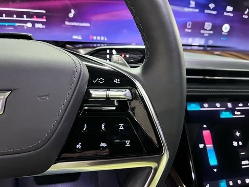 Used 2026 Cadillac Escalade Platinum Sport w/ LPO, ONYX Package image 30