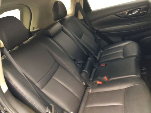 Used 2018 Nissan Rogue SL w/ Premium Package image 19