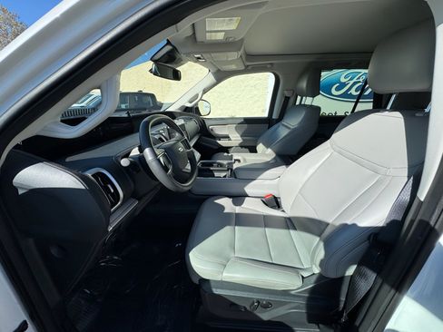 Used 2025 Ford Expedition Active AWD/4WD image 15