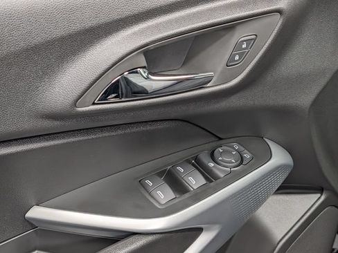 New 2026 Chevrolet Trax RS w/ Sunroof Package FWD image 15