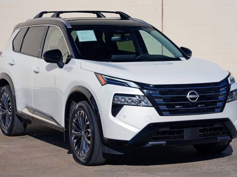 Used 2025 Nissan Rogue Platinum FWD image 51
