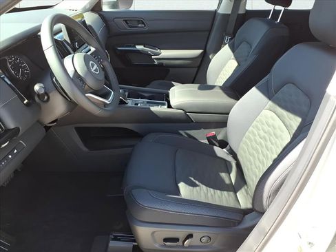 New 2025 Nissan Pathfinder SV image 14