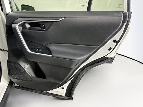 Used 2022 Toyota RAV4 LE image 28