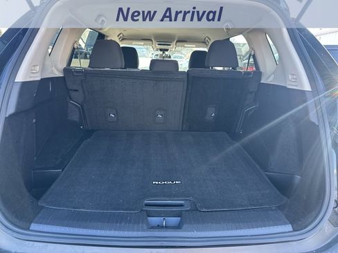Used 2023 Nissan Rogue SV image 9