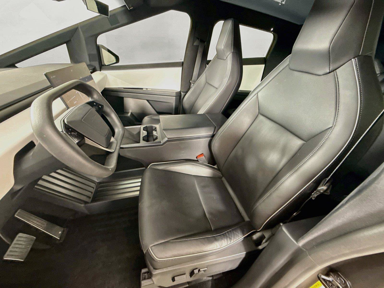 Used 2024 Tesla Cybertruck AWD Crew Cab image 9