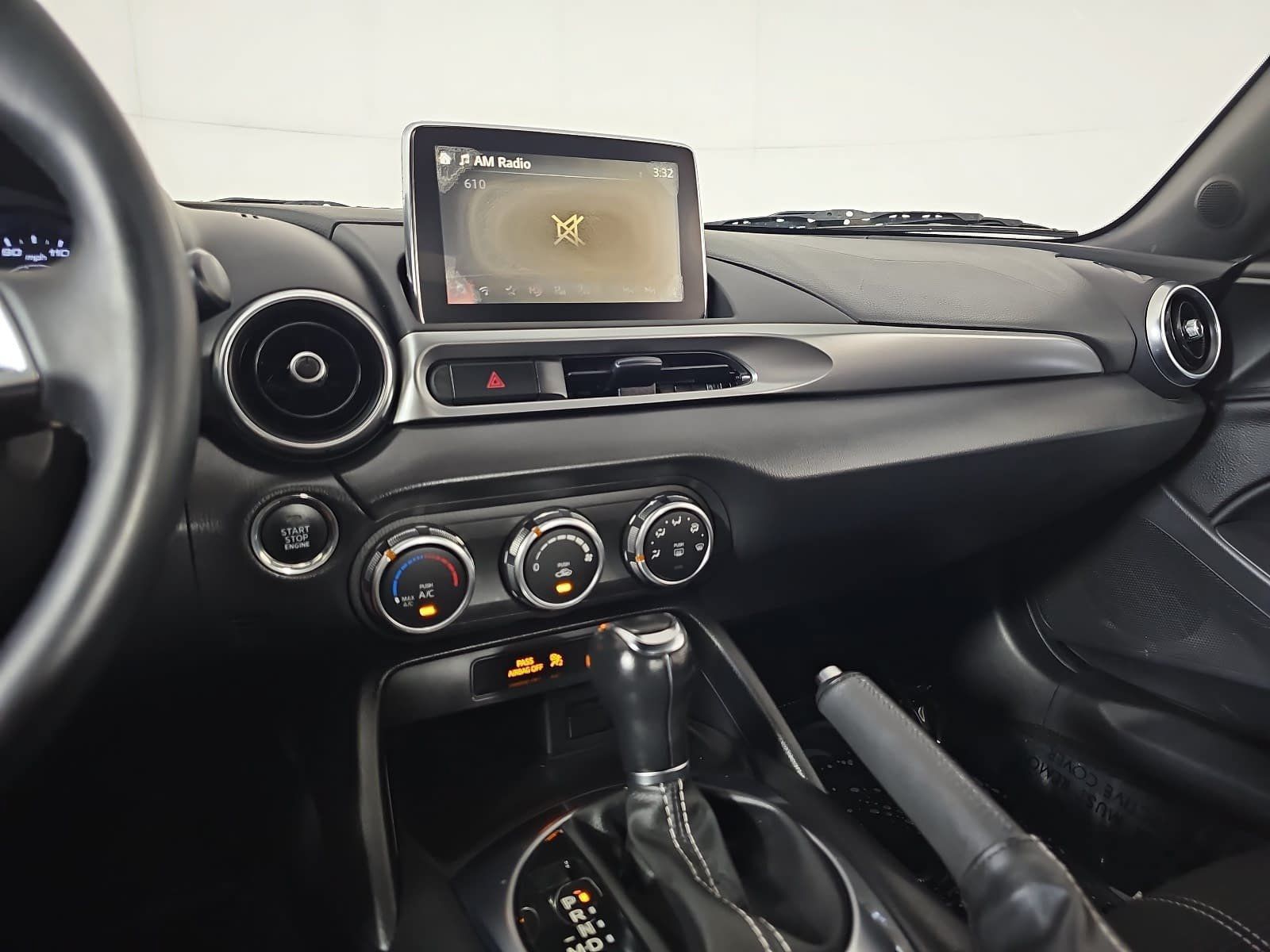 Used 2018 FIAT 124 Spider Classica w/ Technology & Siriusxm Group RWD image 16