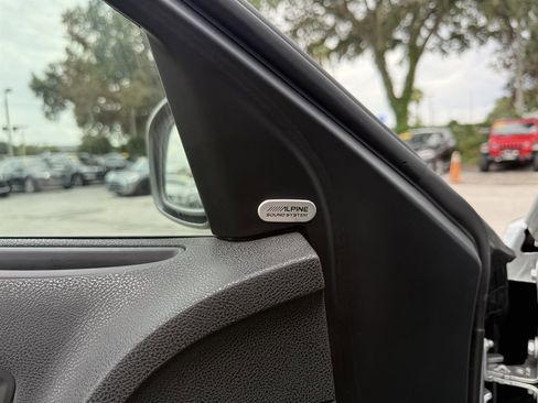 Used 2020 Chrysler 300 Limited image 31