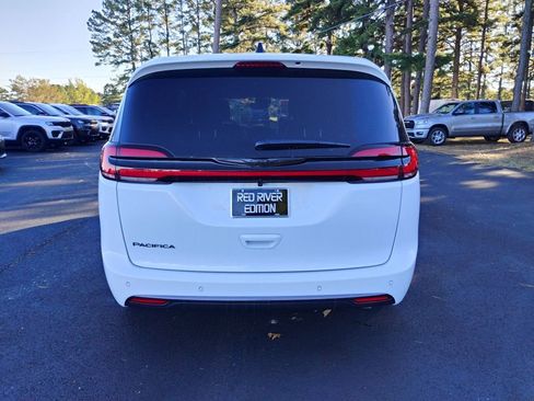 New 2026 Chrysler Pacifica Select image 6