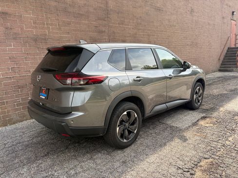 Used 2024 Nissan Rogue SV AWD/4WD image 5