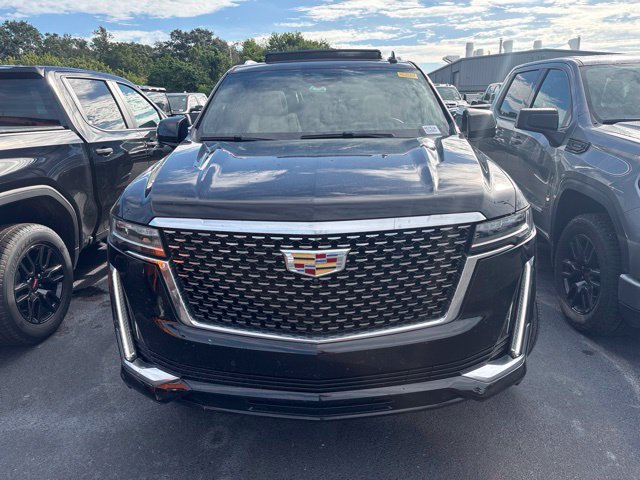 Used 2022 Cadillac Escalade Premium Luxury AWD/4WD image 2