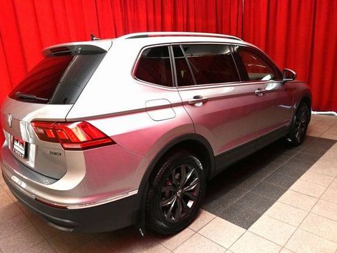 Used 2022 Volkswagen Tiguan SE w/ Panoramic Sunroof Package image 7